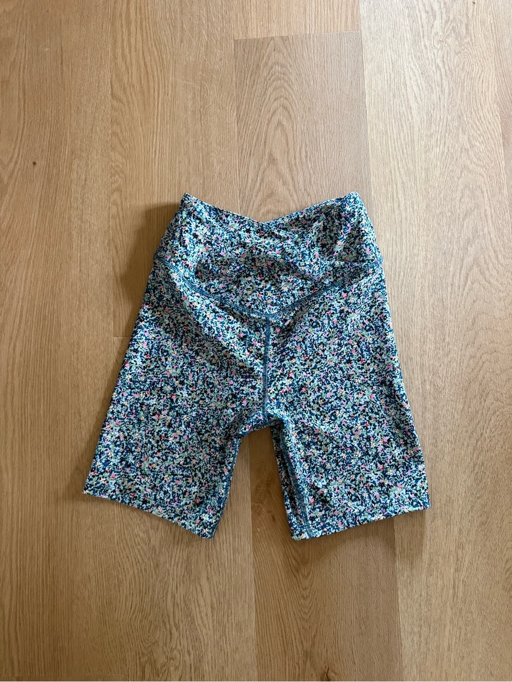 Sage Floral-Print High-Waist Athletic Bike Shorts โ Blue & Pink